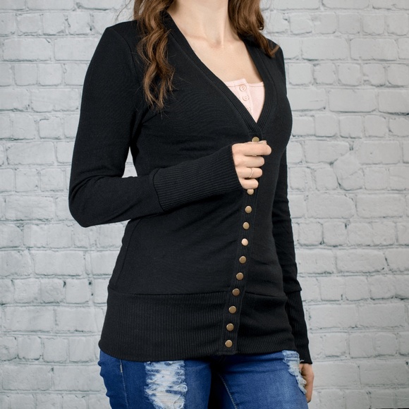 🔃 Black Button Up Cardigan - Picture 3 of 5